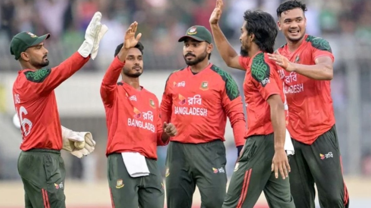 পাকিস্তানকে হোয়াইটওয়াশ করার হাতছানিতে আজ তৃতীয় ম্যাচ খেলবে বাংলাদেশ পাকিস্তানকে হোয়াইটওয়াশ করার হাতছানিতে আজ তৃতীয় ম্যাচ খেলবে বাংলাদেশ