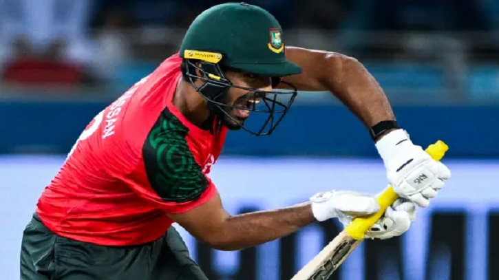 ১৩৬ রানের লক্ষ্যে নেমেই উইকেটের পতন জাকের বাহিনীর 