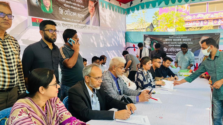 কড়াইল বস্তিতে ২ দিনব্যাপী বিএনপির হেলথ ক্যাম্প, প্রথম দিনে চিকিৎসা নিলেন ১২০০