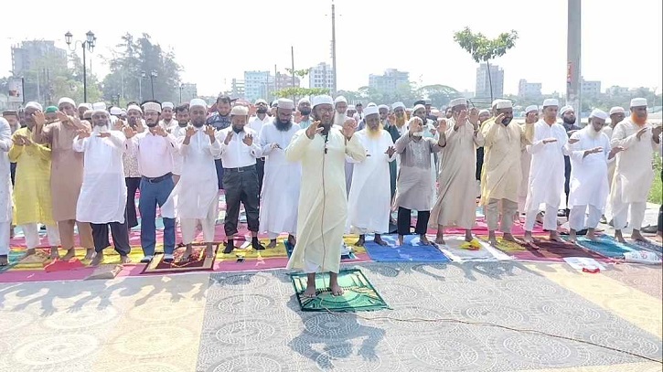 পটুয়াখালীতে তীব্র দাবদাহ ও খরা থেকে মুক্তি পেতে ইসতিসকার নামাজ অনুষ্ঠিত