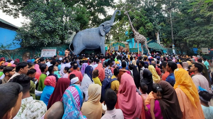 চট্টগ্রামে বিনোদন কেন্দ্রে দর্শনার্থীদের উপচে পড়া  ভিড়