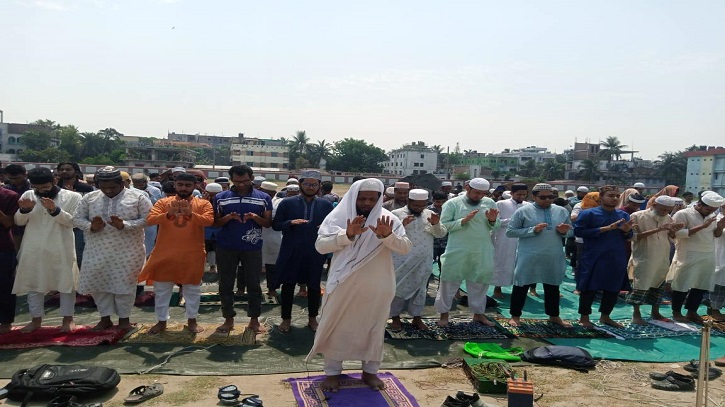 কুষ্টিয়ায় অনাবৃষ্টি ও দাবদাহ থেকে বাঁচার প্রার্থনায় ইসতিসকার নামাজ