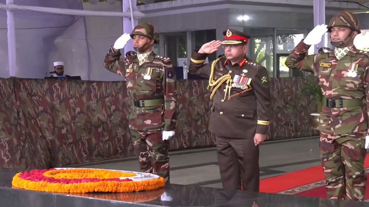 বঙ্গবন্ধুর প্রতিকৃতিতে নবনিযুক্ত সেনাপ্রধানের শ্রদ্ধা বঙ্গবন্ধুর প্রতিকৃতিতে নবনিযুক্ত সেনাপ্রধানের শ্রদ্ধা
