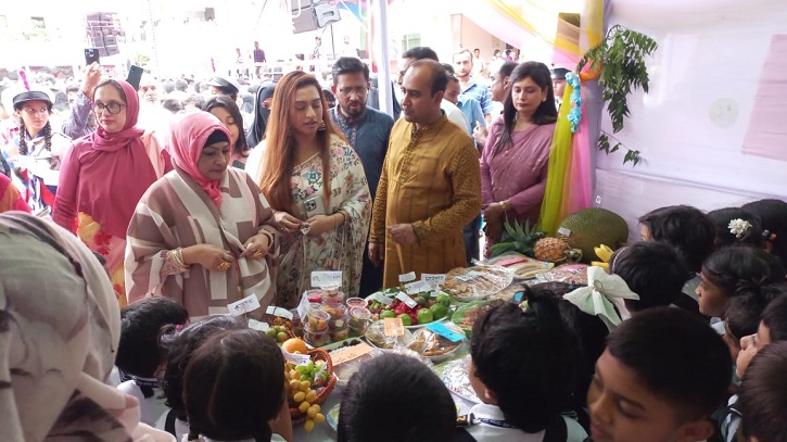 নরসিংদীর নাছিমা কাদির মোল্লা স্কুলে বাহারি ফল ও পিঠা উৎসব নরসিংদীর নাছিমা কাদির মোল্লা স্কুলে বাহারি ফল ও পিঠা উৎসব