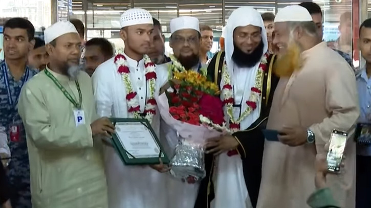 সৌদি ও লিবিয়ার পর মিশরের কোরআন প্রতিযোগিতায়ও চ্যাম্পিয়ন হাফেজ আনাস