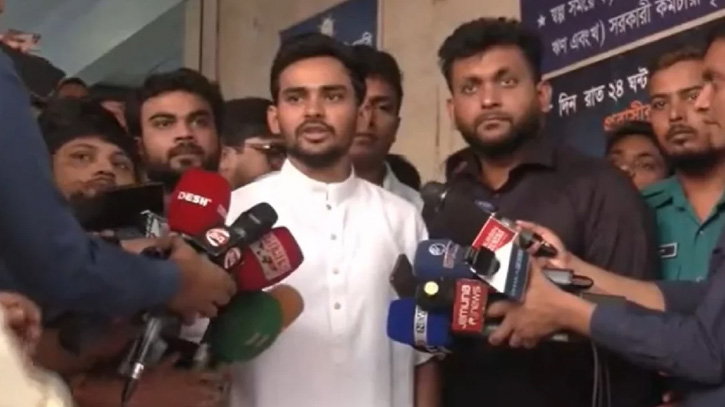 পদত্যাগের সিদ্ধান্ত নিচ্ছেন আসিফ, স্বতন্ত্র পদে লড়বেন ঢাকা থেকে