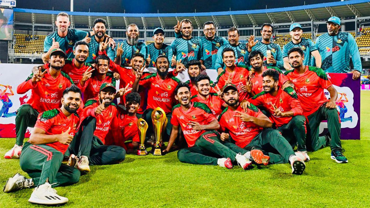 শ্রীলঙ্কার মাটিতে ইতিহাসগড়া দলই খেলবে পাকিস্তানের বিপক্ষে শ্রীলঙ্কার মাটিতে ইতিহাসগড়া দলই খেলবে পাকিস্তানের বিপক্ষে