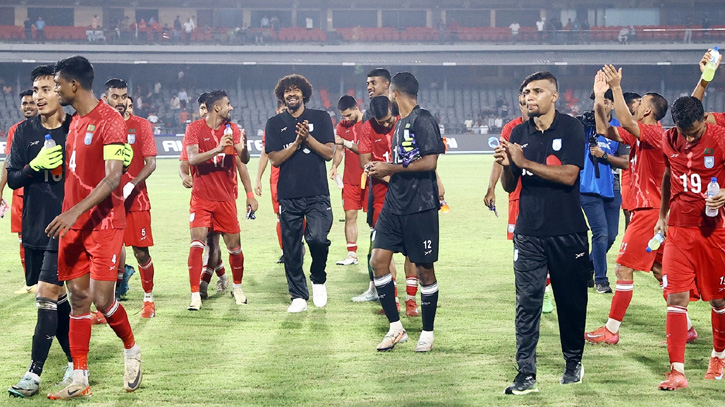 ফুটবল উন্মাদনা বাড়লেও ফিফা র্যাঙ্কিংয়ে বাংলাদেশের অবনতি ফুটবল উন্মাদনা বাড়লেও ফিফা র্যাঙ্কিংয়ে বাংলাদেশের অবনতি