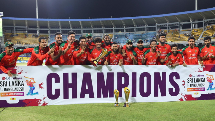 লঙ্কার মাটি থেকে প্রথম ট্রফি নিয়ে দেশে ফিরলো টাইগাররা