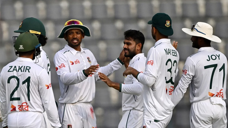 যথেষ্ট প্রস্তুতি না নিয়েই লঙ্কা সফরে যাচ্ছে টাইগাররা! যথেষ্ট প্রস্তুতি না নিয়েই লঙ্কা সফরে যাচ্ছে টাইগাররা!