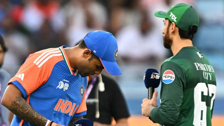 টস হারলো পাকিস্তান, ফিল্ডিংয়ে ভারত, আজও হয়নি হ্যান্ডশেক