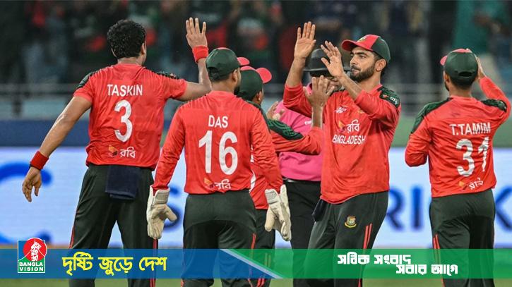 পাওয়ার প্লের পরই ঘুরে দাঁড়িয়েছে বাংলাদেশ