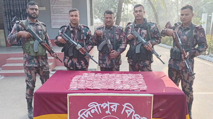 সীমান্ত থেকে অস্ত্র ও ৬৬ লাখ টাকার ইয়াবা উদ্ধার সীমান্ত থেকে অস্ত্র ও ৬৬ লাখ টাকার ইয়াবা উদ্ধার