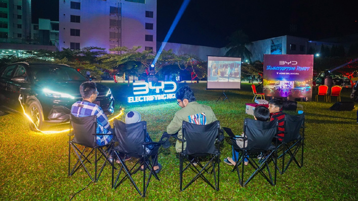 বগুড়ায় দেশের প্রথম কার-পাওয়ার্ড ক্যাম্প ইলেকট্রিফাইং নাইট