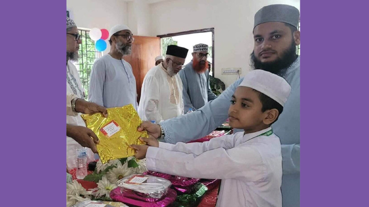 ভূমিকম্পে নিহত শিশু হাফেজ ওমর, বাঁচানো গেল না তার বাবাকেও