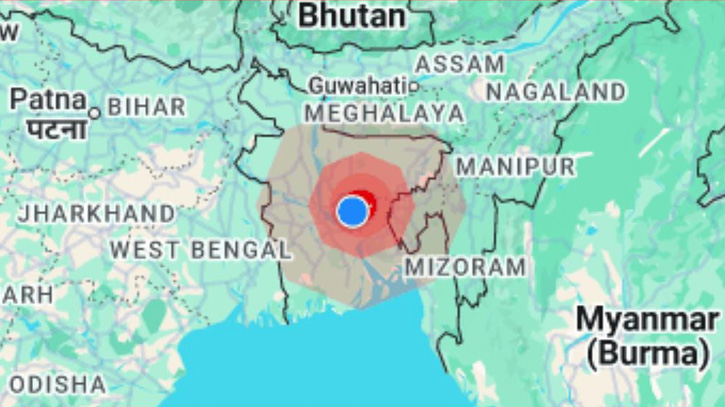 ভূমিকম্প পরবর্তী পর্যবেক্ষণ ও কার্যক্রম গ্রহণে এনডিআরসিসি’র নিয়ন্ত্রণ কক্ষ