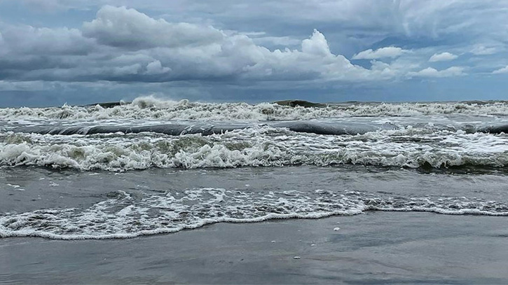 সাগরে সুস্পষ্ট লঘুচাপ, আরও ঘনীভূত হওয়ার আভাস