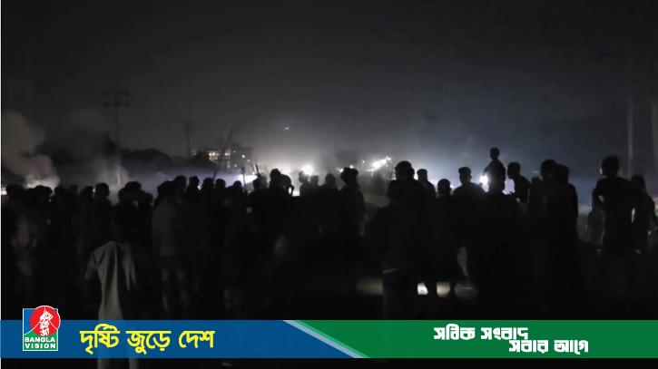 ব্রাহ্মণবাড়িয়ায় টর্চ জ্বালিয়ে দুই গ্রুপের তাণ্ডব, তিন ঘণ্টা বন্ধ মহাসড়ক