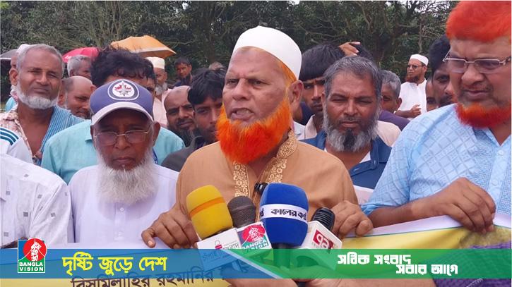 চাঁপাইবাবগঞ্জে নদী ভাঙ্গন রোধে বাঁধ নির্মাণের দাবিতে মানববন্ধন