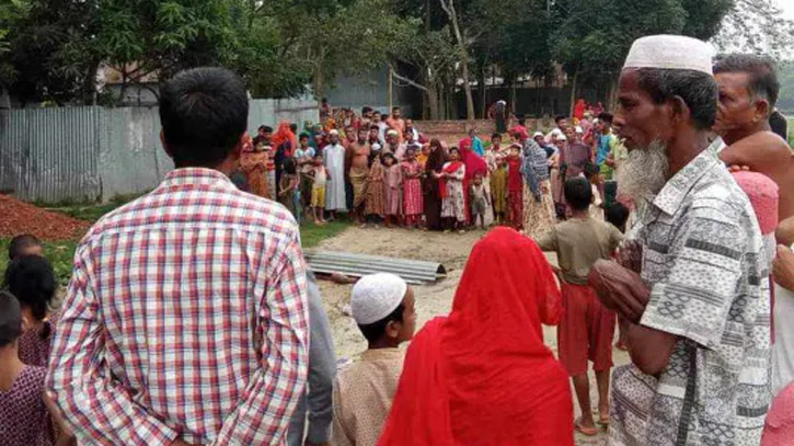 ফজরের নামাজে যাচ্ছিলেন ইজাজুল, রাস্তায় খাবলে খেলো কুকুরের দল ফজরের নামাজে যাচ্ছিলেন ইজাজুল, রাস্তায় খাবলে খেলো কুকুরের দল