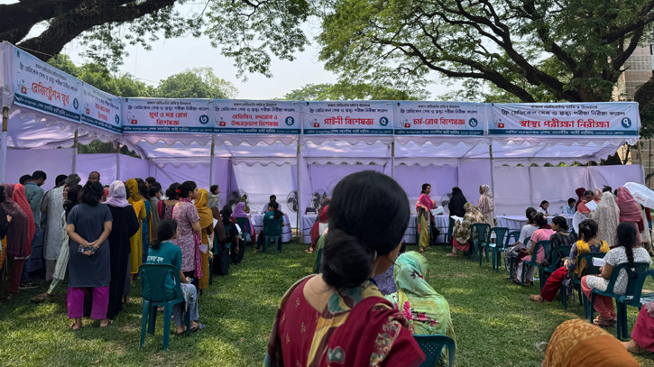 ঢাবি ছাত্রদল নেতার উদ্যোগে রোকেয়া হলে ফ্রী মেডিকেল ক্যাম্প ঢাবি ছাত্রদল নেতার উদ্যোগে রোকেয়া হলে ফ্রী মেডিকেল ক্যাম্প