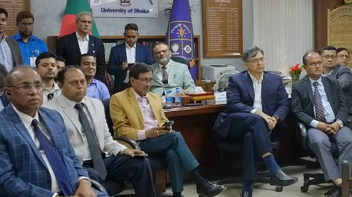 একসাথে বসে হাসিনার রায় ঘোষণা দেখলেন ঢাবি ভিসি ও সালাহউদ্দিন আহমদ