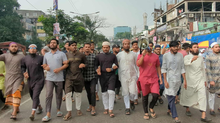 মাদরাসার ছাত্রীকে অপহরণ ও ধর্ষণ, প্রতিবাদে ঢাকা কলেজে বিক্ষোভ মাদরাসার ছাত্রীকে অপহরণ ও ধর্ষণ, প্রতিবাদে ঢাকা কলেজে বিক্ষোভ