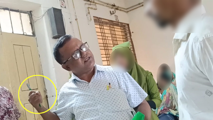 ধর্ষণের শিকার শিশুর অভিভাবককে চিকিৎসকের গালিগালাজ, ভিডিও ভাইরাল! ধর্ষণের শিকার শিশুর অভিভাবককে চিকিৎসকের গালিগালাজ, ভিডিও ভাইরাল!