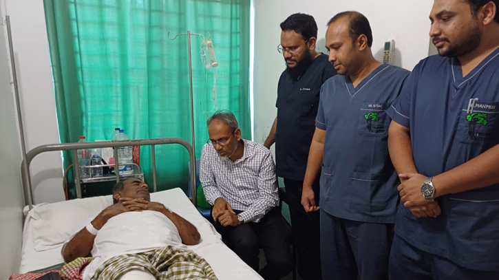 সাংবাদিক নাহিদ নজরুলের শয্যাপাশে বিএনপির স্বাস্থ্য সম্পাদক সাংবাদিক নাহিদ নজরুলের শয্যাপাশে বিএনপির স্বাস্থ্য সম্পাদক