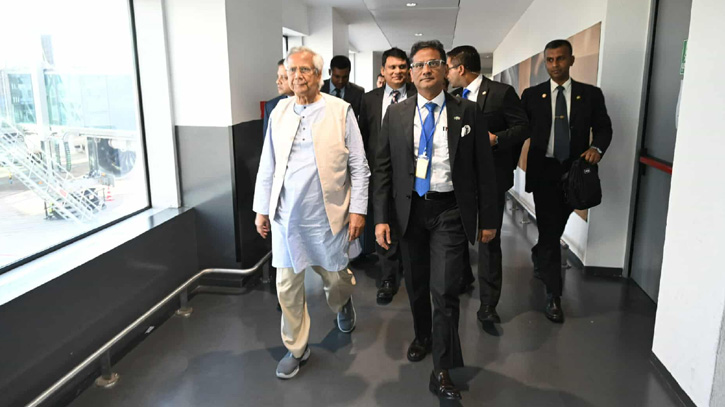 ইতালির রোমে পৌঁছেছেন প্রধান উপদেষ্টা ইতালির রোমে পৌঁছেছেন প্রধান উপদেষ্টা
