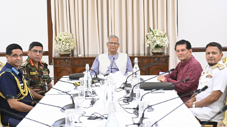 প্রধান উপদেষ্টার সঙ্গে তিন বাহিনীর প্রধানের সাক্ষাতে কী আলোচনা হলো? প্রধান উপদেষ্টার সঙ্গে তিন বাহিনীর প্রধানের সাক্ষাতে কী আলোচনা হলো?