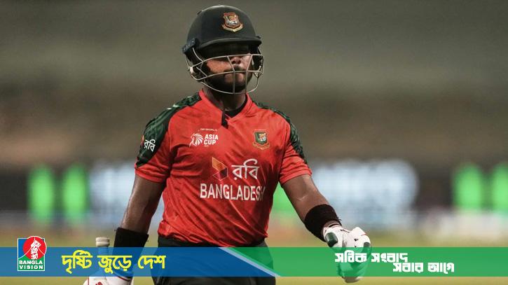 শুরুতেই কোনঠাসা বাংলাদেশ, সাজঘরে দুই ওপেনার