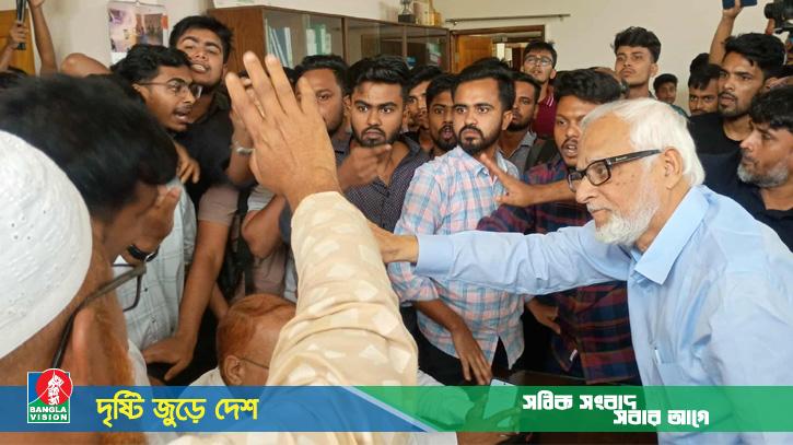 দুর্নীতির দায়ে বরখাস্ত হওয়া দেলোয়ার ফিরে আসার প্রতিবাদে উত্তাল গবি