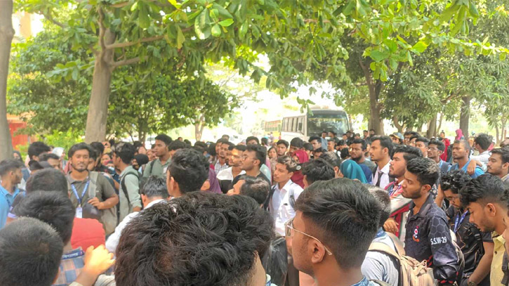 গণ বিশ্ববিদ্যালয়ে পরীক্ষা পেছানোর দাবিতে স্মারক লিপি প্রদান গণ বিশ্ববিদ্যালয়ে পরীক্ষা পেছানোর দাবিতে স্মারক লিপি প্রদান