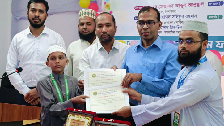 ১০ ও ১৬ মাসে কোরআনের হাফেজ, বিনামূল্যে ওমরার সুযোগ পেলেন ২ শিক্ষার্থী