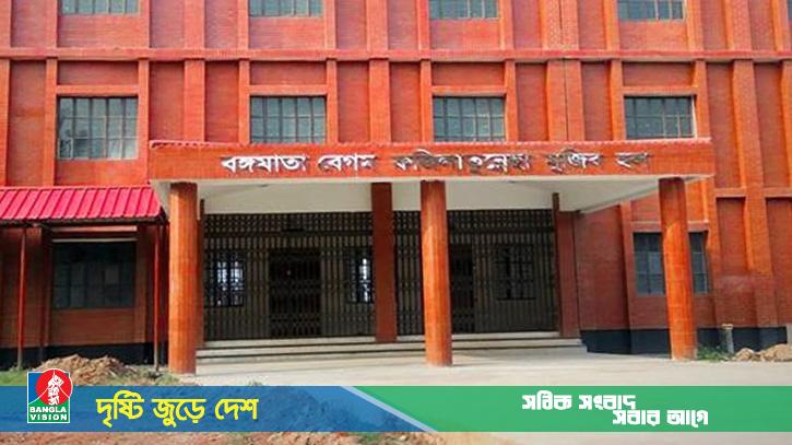 জাকসু: নারীদের হলে পুরুষ প্রার্থীর প্রবেশ, ভোটগ্রহণ বন্ধ