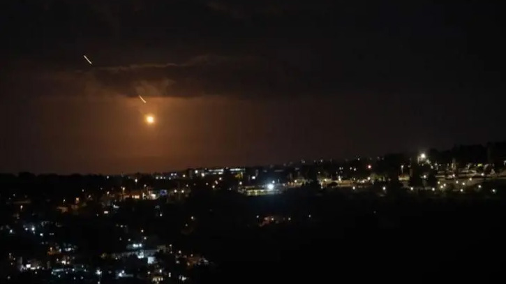 বাজছে যুদ্ধের দামামা, ইসরাইলের দিকে ড্রোন নিক্ষেপ করলো ইরান বাজছে যুদ্ধের দামামা, ইসরাইলের দিকে ড্রোন নিক্ষেপ করলো ইরান