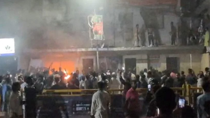 জাতীয় পার্টির কার্যালয়ে আবারও ভাঙচুর, আসবাবপত্রে আগুন