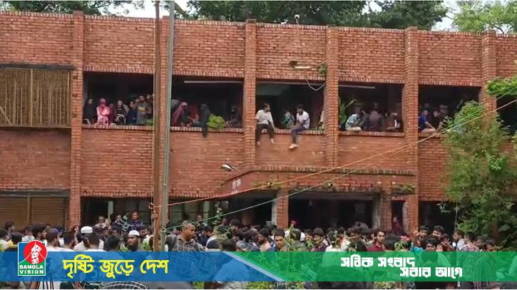 জাকসুর ভোট গণনায় ব্যাপক দেরি, শিক্ষার্থীদের মাঝে চরম ক্ষোভ