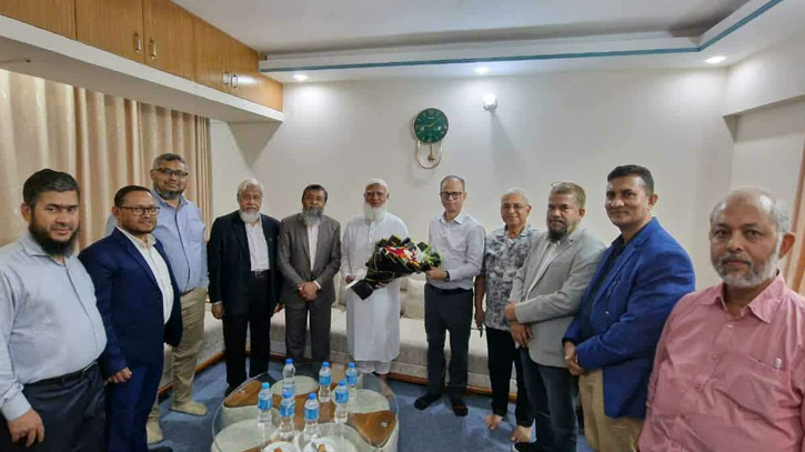 জামায়াত আমীরের সাথে শিল্প মালিক প্রতিনিধিদের সাক্ষাত জামায়াত আমীরের সাথে শিল্প মালিক প্রতিনিধিদের সাক্ষাত