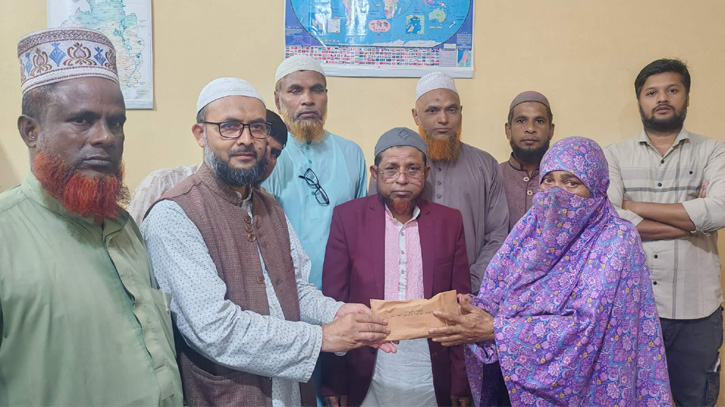 অসহায় নারীর ব্যাংক ঋণ শোধ করলো জামায়াত