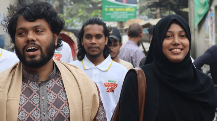 গুলিবিদ্ধ হাদি: জুমার হুঁশিয়ারি ‘এক এক ফোঁটা রক্তের বদলা নিবো’