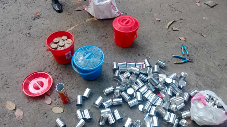 ৩ বালতি তাজা ককটেল মিললো আ. লীগ নেতার বোনের বাড়িতে