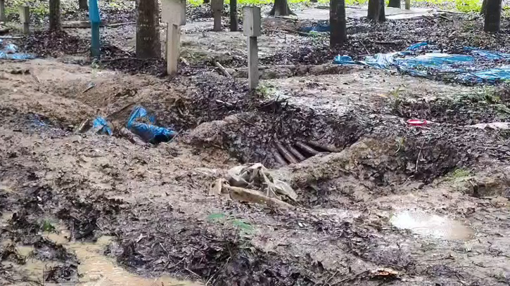 রাতের আঁধারে কবরস্থান থেকে চুরি হয়ে গেল ২১টি কঙ্কাল! রাতের আঁধারে কবরস্থান থেকে চুরি হয়ে গেল ২১টি কঙ্কাল!