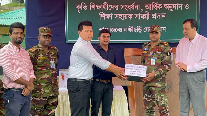 দুর্গম সীমান্তে কৃতি শিক্ষার্থীদের সংবর্ধনা দিলো সেনাবাহিনী