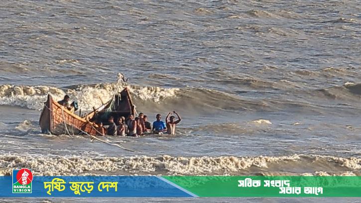 হঠাৎ উত্তাল সাগর, কুয়াকাটায় পর্যটকরা হোটেলবন্দী