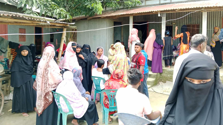ট্রাকে করে এলো ডাকাতদল, মালিককে কুপিয়ে নিয়ে গেল চার গরু ট্রাকে করে এলো ডাকাতদল, মালিককে কুপিয়ে নিয়ে গেল চার গরু