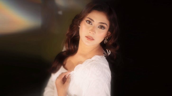 মেহজাবীনের বিরুদ্ধে গ্রেফতারি পরোয়ানা, যা বললেন অভিনেত্রী