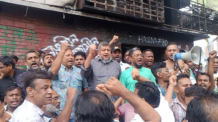 সকাল থেকেই মিরপুর-১০ নম্বরে যুবলীগ-ছাত্রলীগের অবস্থান সকাল থেকেই মিরপুর-১০ নম্বরে যুবলীগ-ছাত্রলীগের অবস্থান