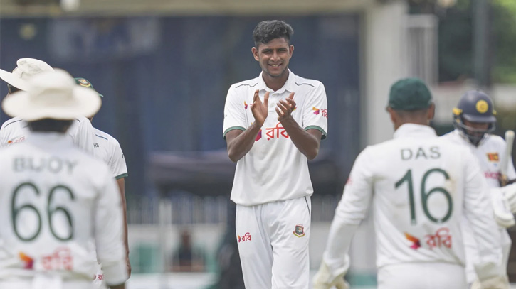 কলম্বোতে ব্যাকফুটে বাংলাদেশ, বড় লিডের পথে শ্রীলংকা কলম্বোতে ব্যাকফুটে বাংলাদেশ, বড় লিডের পথে শ্রীলংকা